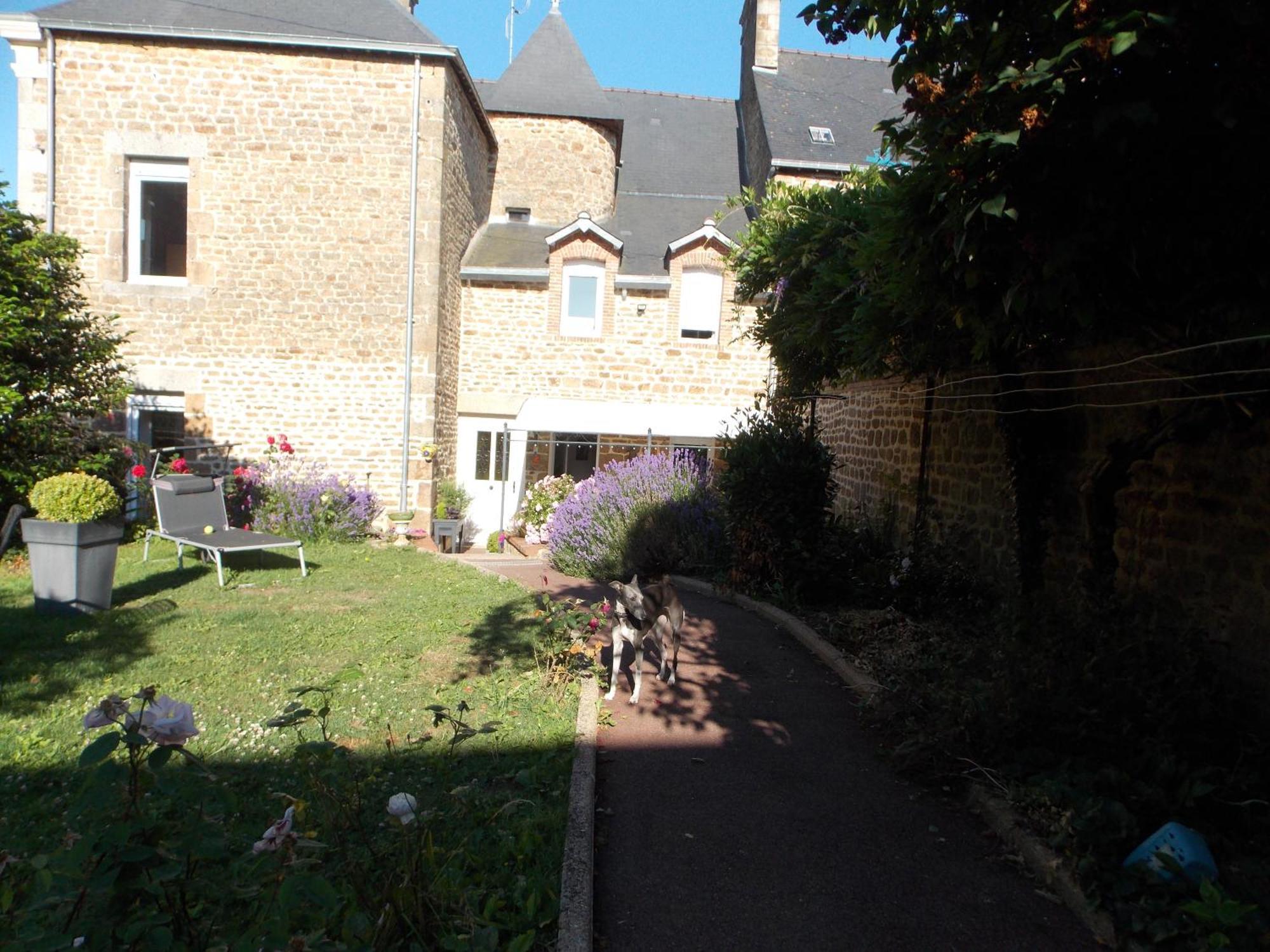 La Vie De Chateau En Toute Amitie Et Simplicite Montaudin Exterior photo